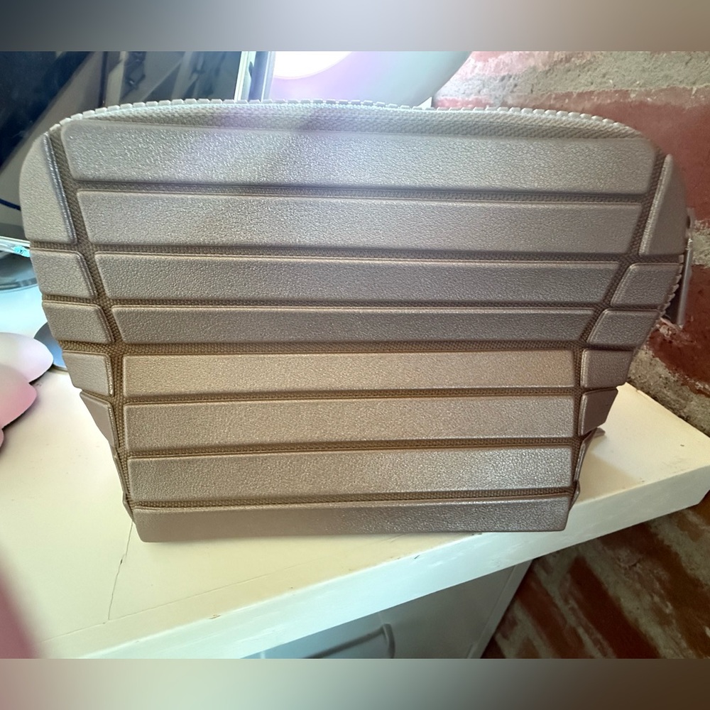 Parallelle Small Traveler Cosmetic bag bronze